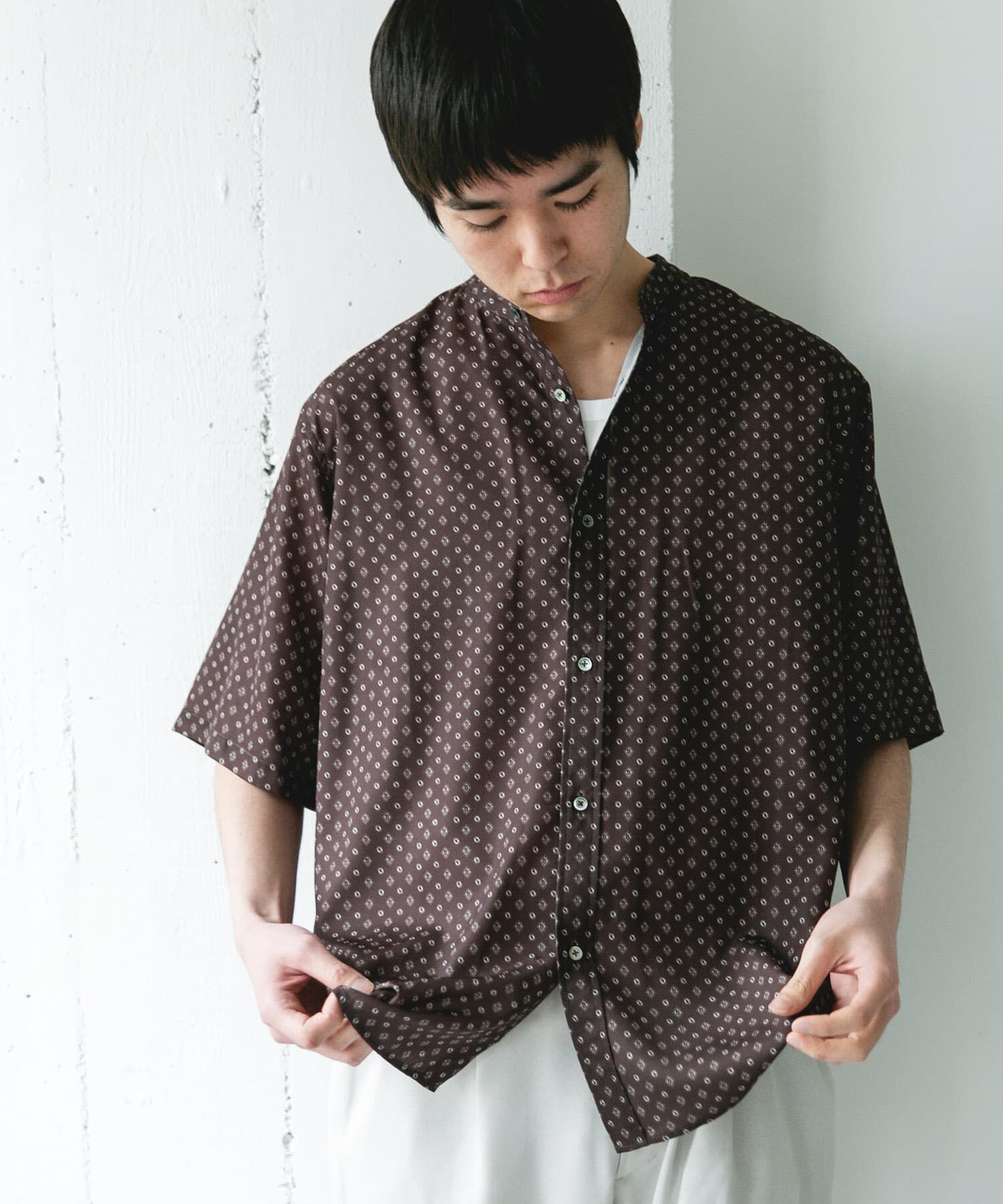 URBAN RESEARCH DOORS「バンドカラーショートスリーブ 総柄シャツ」|シャツ・ブラウス|