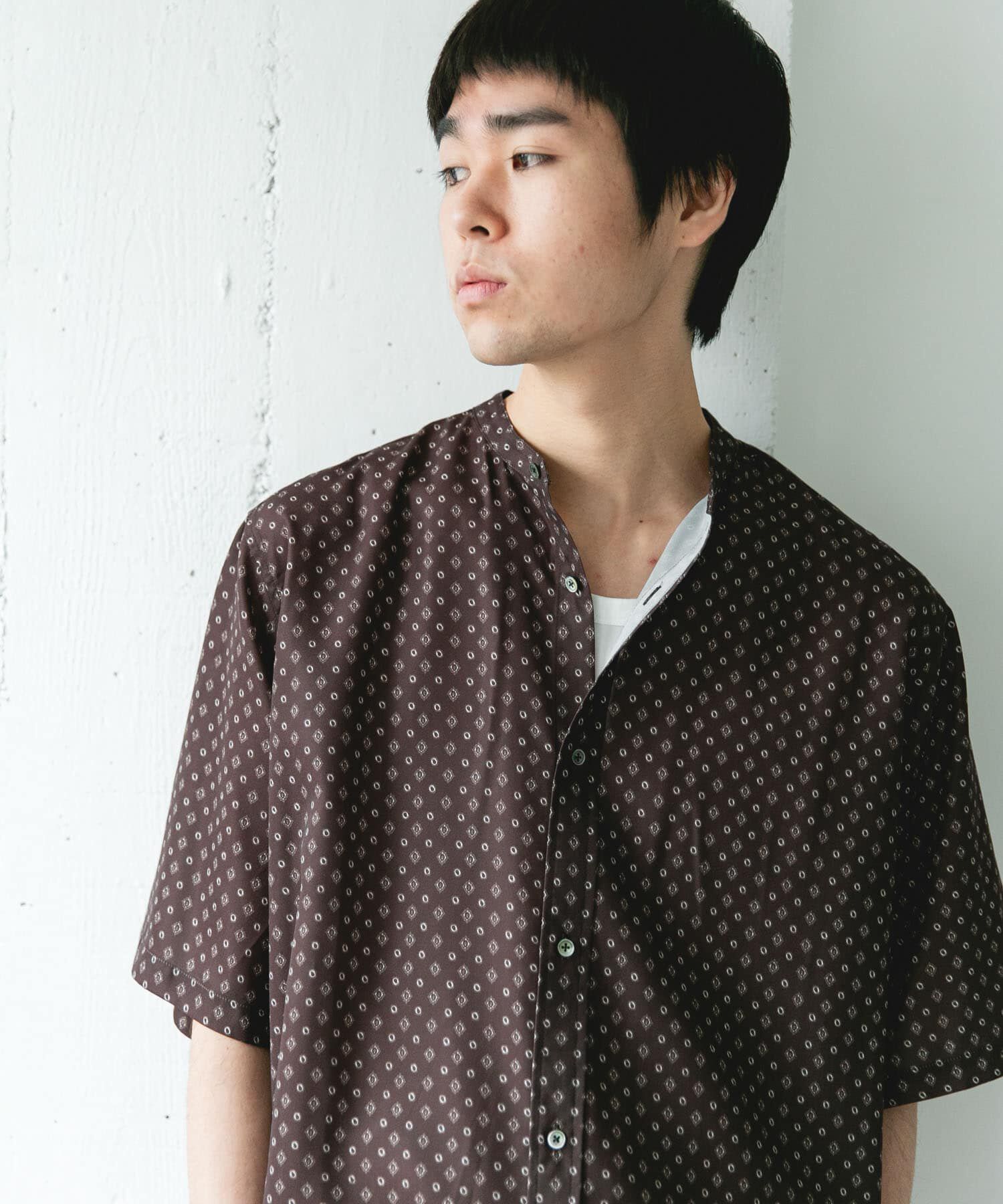 URBAN RESEARCH DOORS「バンドカラーショートスリーブ 総柄シャツ」|シャツ・ブラウス|