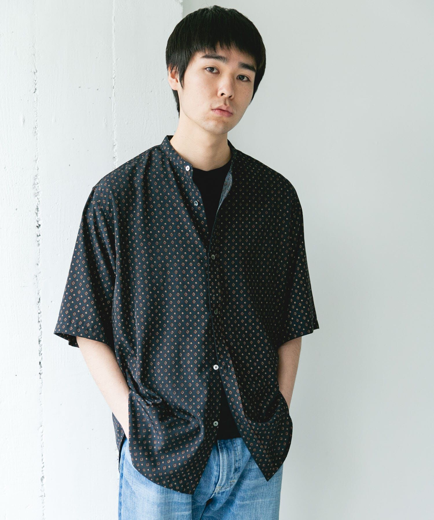 URBAN RESEARCH DOORS「バンドカラーショートスリーブ 総柄シャツ」|シャツ・ブラウス|