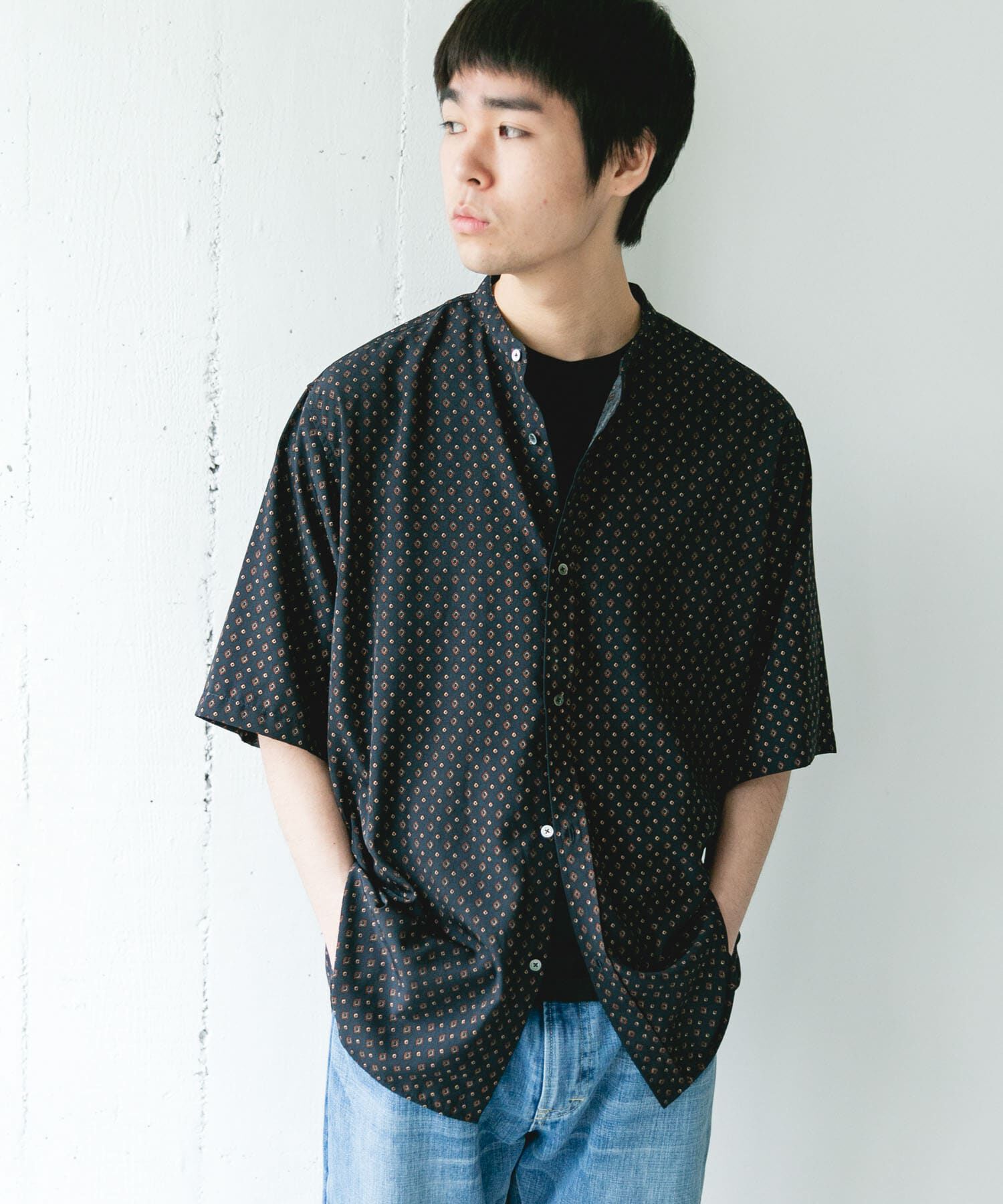 URBAN RESEARCH DOORS「バンドカラーショートスリーブ 総柄シャツ」|シャツ・ブラウス|