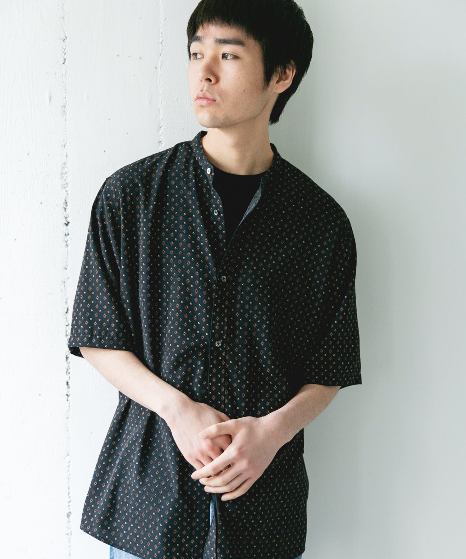 URBAN RESEARCH DOORS「バンドカラーショートスリーブ 総柄シャツ」|シャツ・ブラウス|