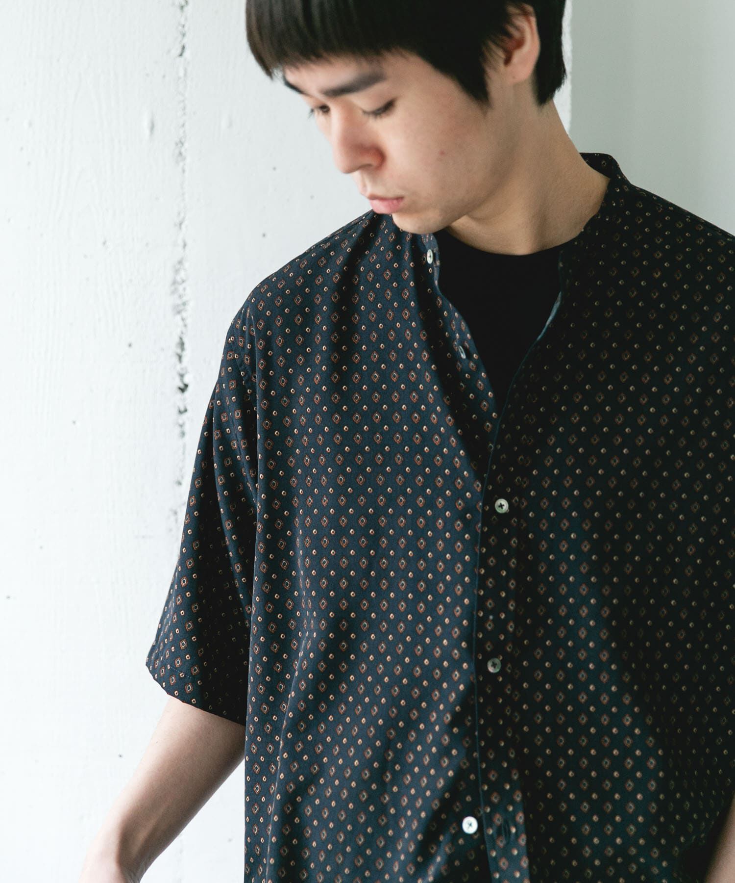 URBAN RESEARCH DOORS「バンドカラーショートスリーブ 総柄シャツ」|シャツ・ブラウス|