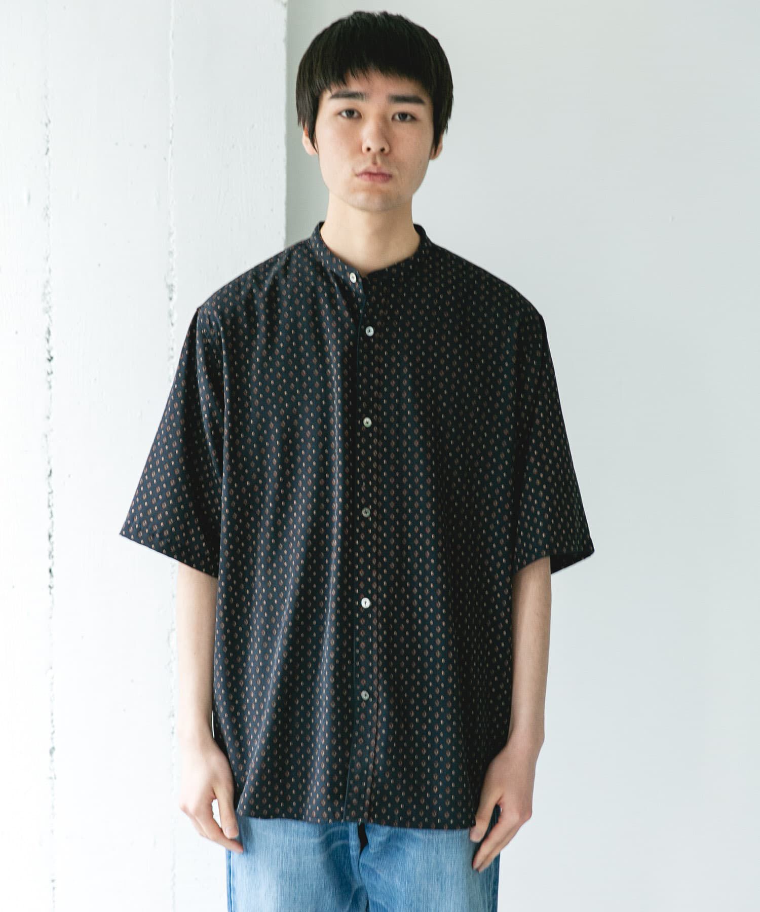 URBAN RESEARCH DOORS「バンドカラーショートスリーブ 総柄シャツ」|シャツ・ブラウス|