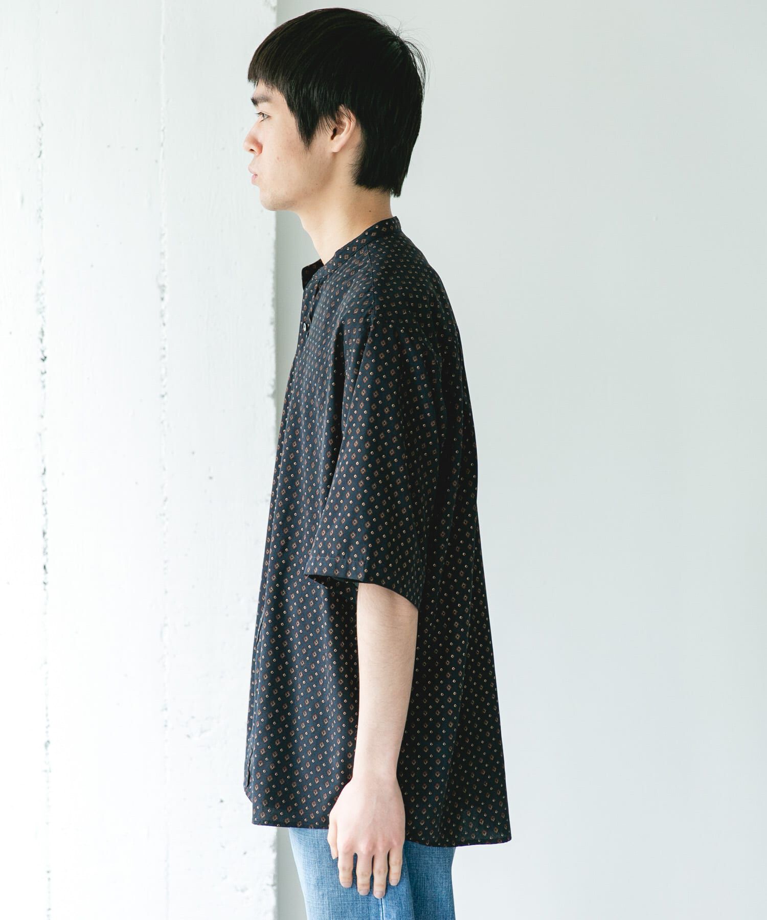 URBAN RESEARCH DOORS「バンドカラーショートスリーブ 総柄シャツ」|シャツ・ブラウス|