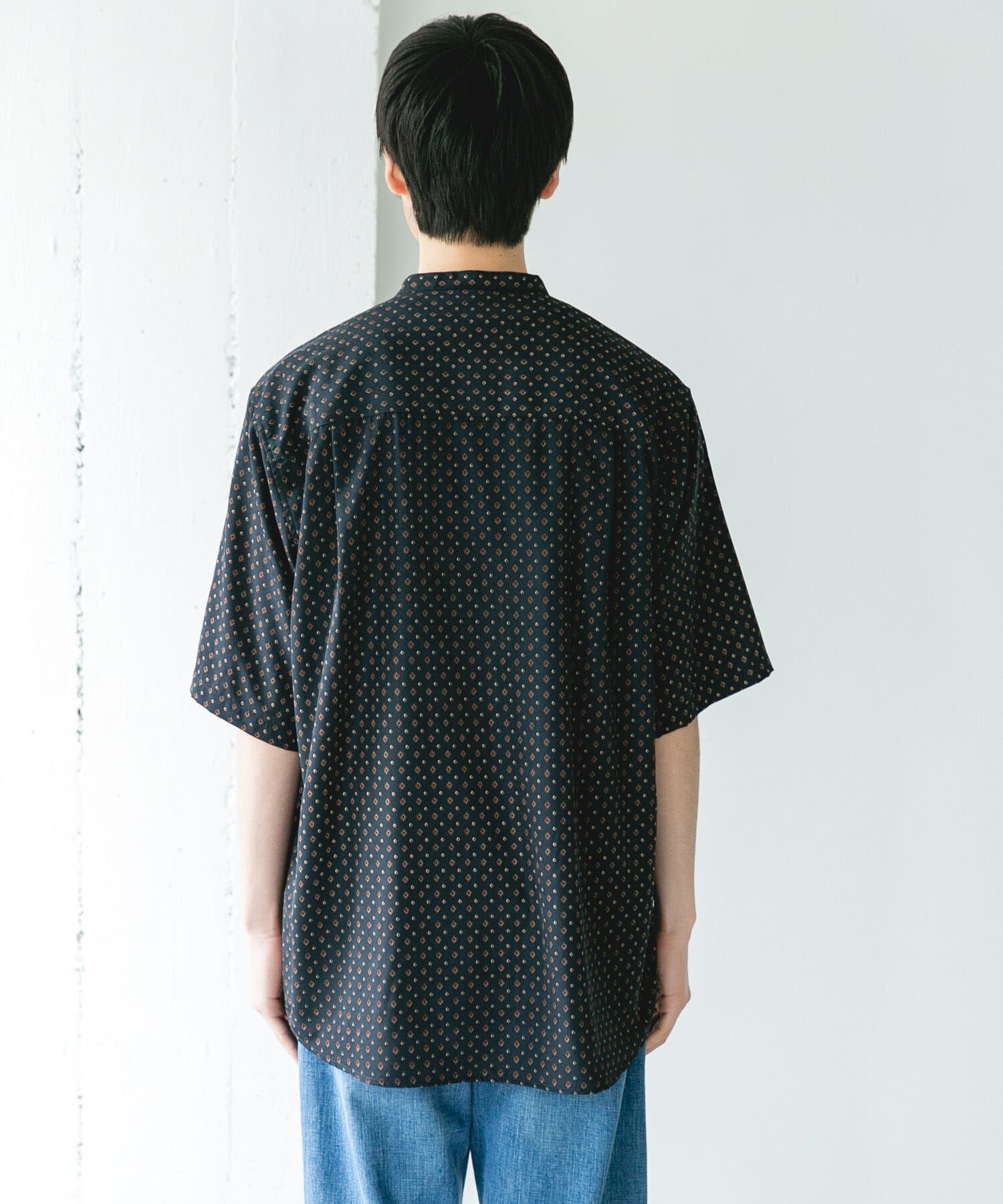 URBAN RESEARCH DOORS「バンドカラーショートスリーブ 総柄シャツ」|シャツ・ブラウス|