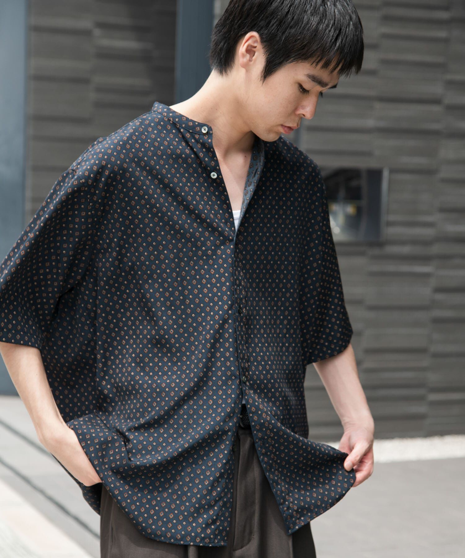 URBAN RESEARCH DOORS「バンドカラーショートスリーブ 総柄シャツ」|シャツ・ブラウス|