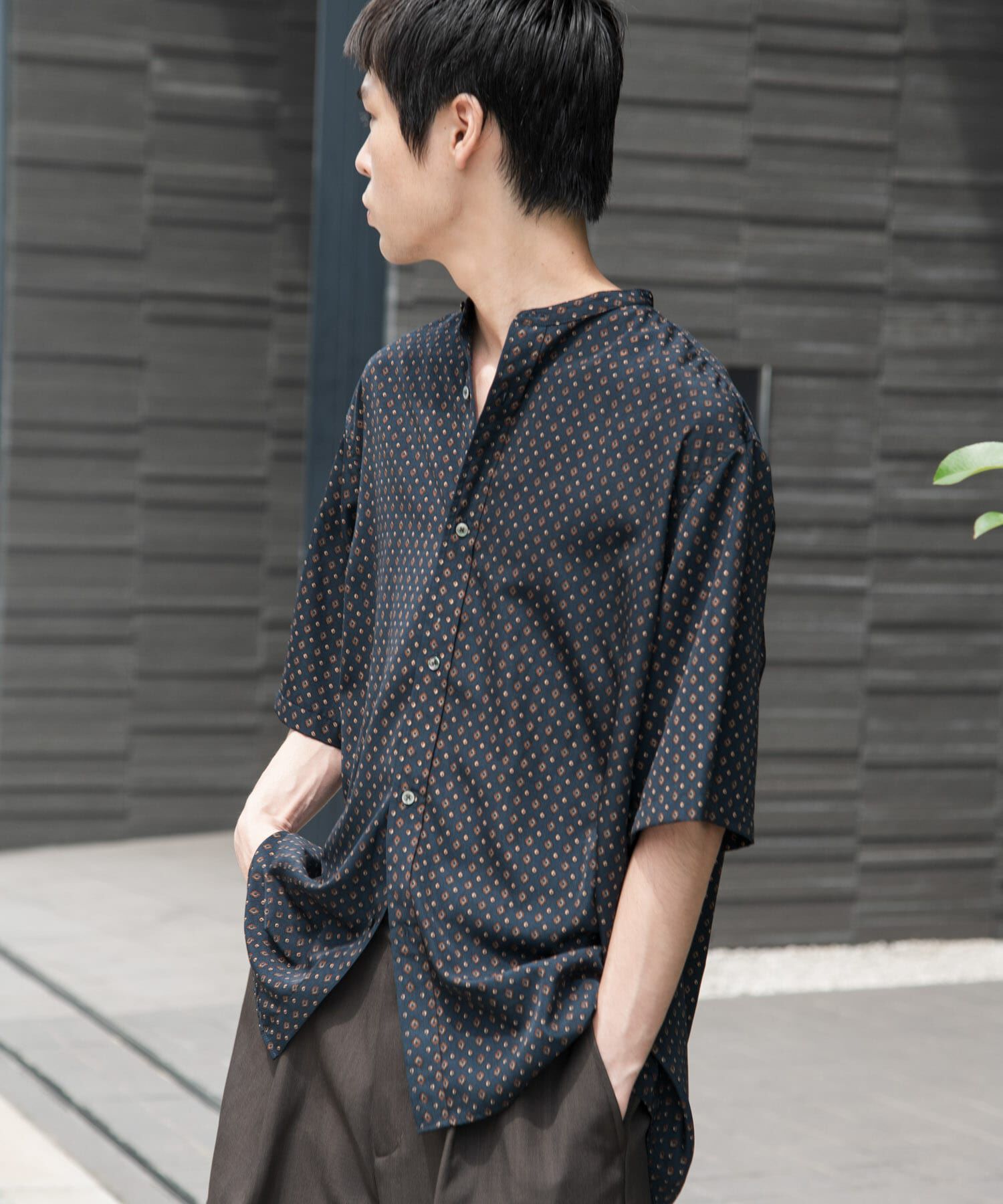 URBAN RESEARCH DOORS「バンドカラーショートスリーブ 総柄シャツ」|シャツ・ブラウス|