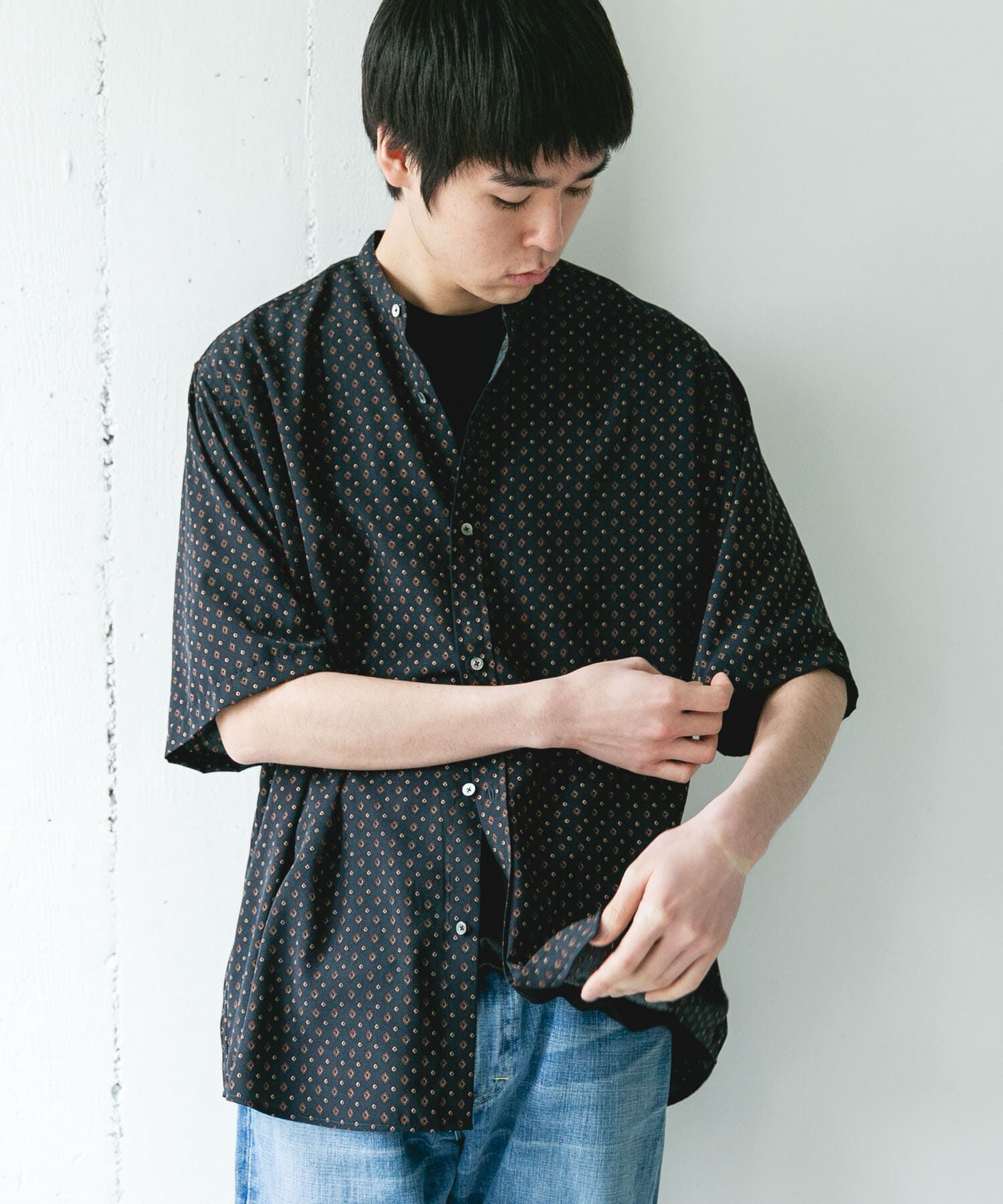 URBAN RESEARCH DOORS「バンドカラーショートスリーブ 総柄シャツ」|シャツ・ブラウス|