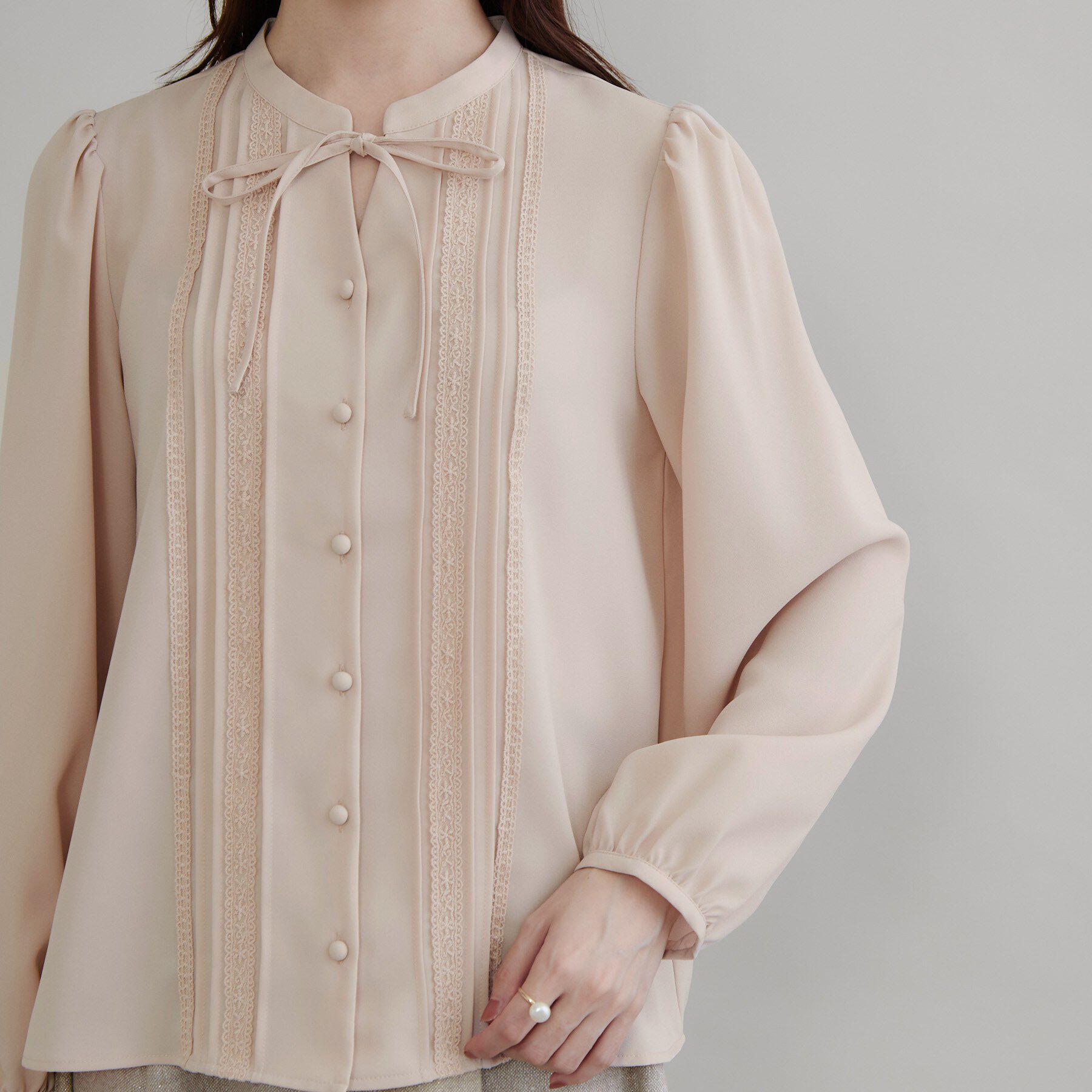 Couture broach「【衿元リボンが可憐】ピンタック レース ブラウス」|シャツ・ブラウス|