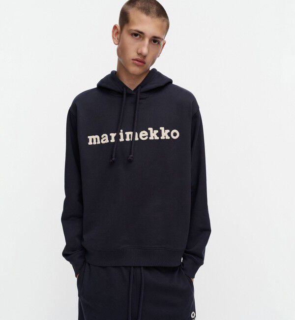 Marimekko「Skripti Logo Placement フーディー」|シャツ・ブラウス|