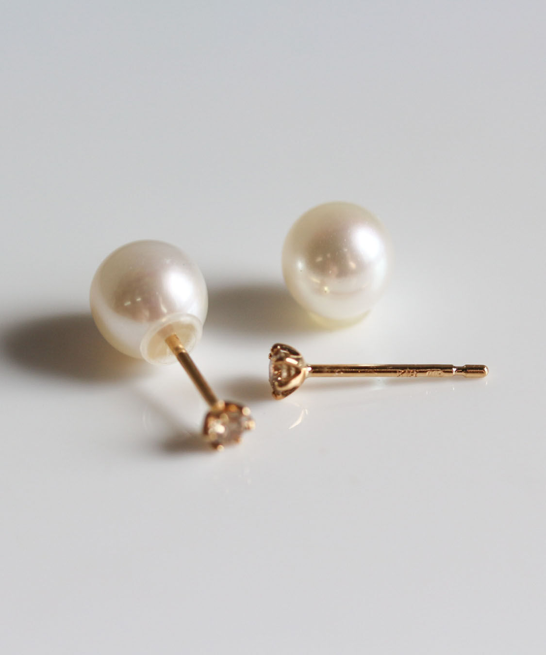  「シャンパンダイヤモンド 0.1ct ピアス | K18 〈パールキャッチ〉」|ピアス|