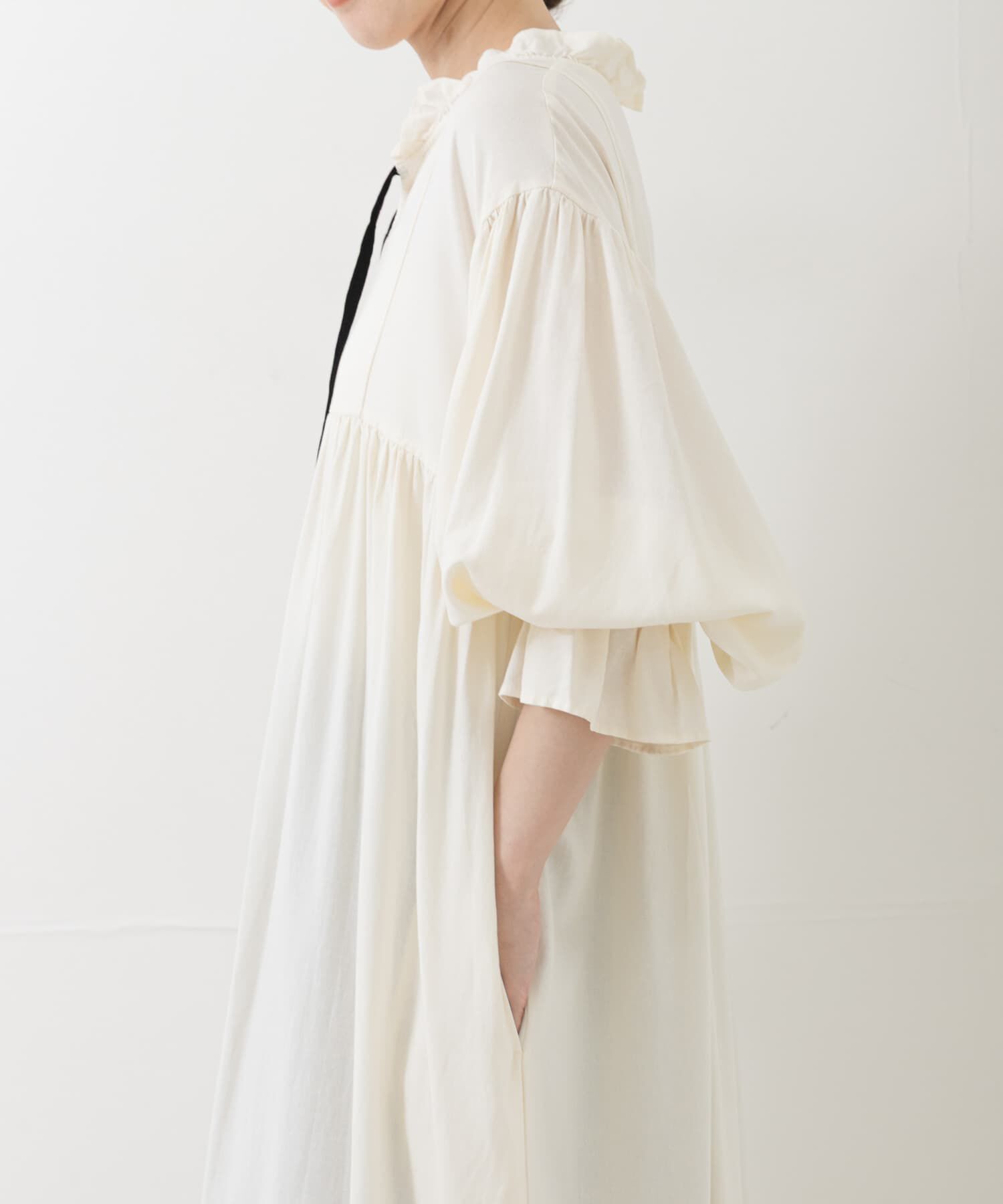 URBAN RESEARCH「Picchi Nia　SOFT IVORY」|ワンピース|