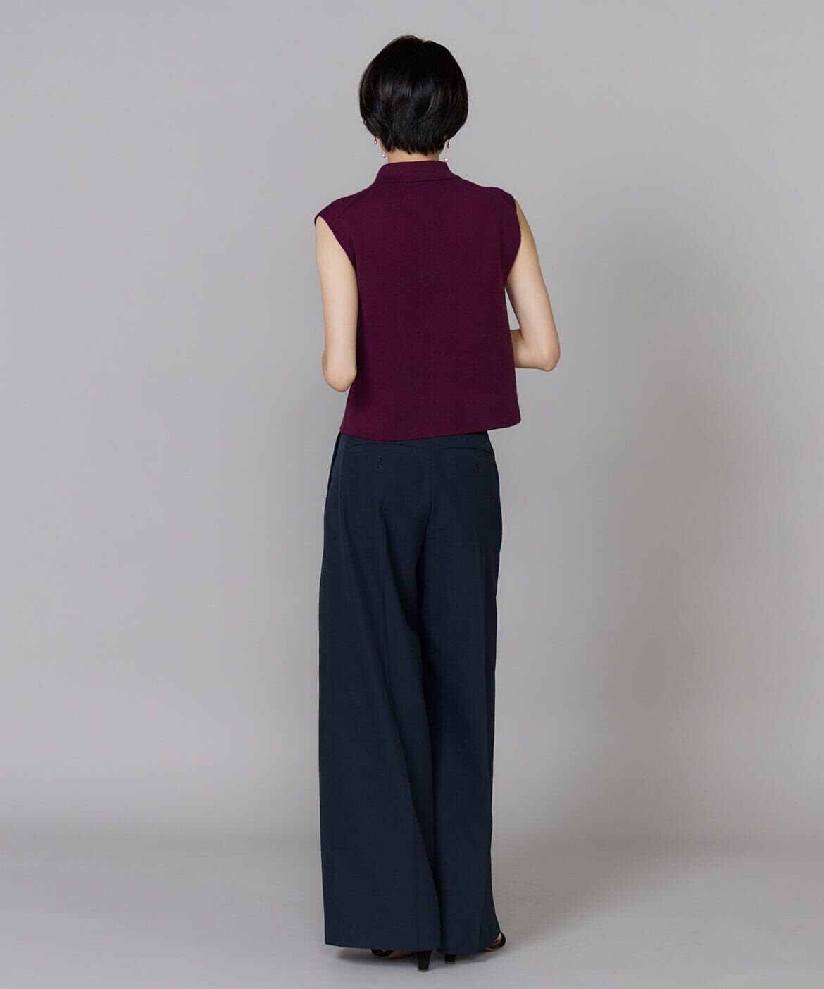 INED「襟付きﾉｰｽﾘｰﾌﾞﾆｯﾄ | ﾒﾀﾙﾎﾞﾀﾝで華やぐ凛とした品格大人 」|ニット・セーター|