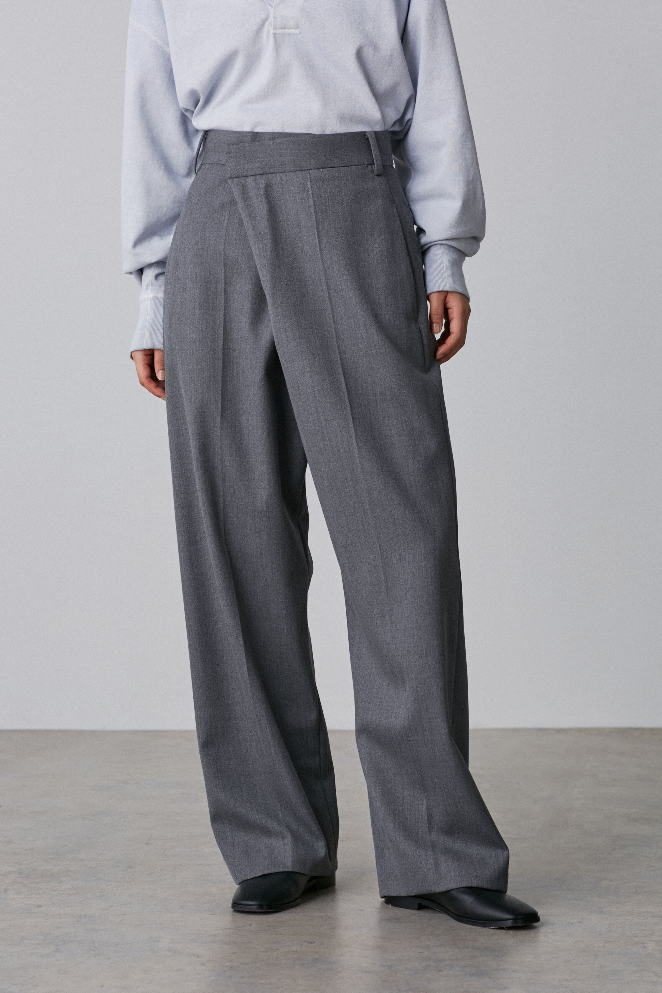 YLEVE 「YLEVE / WOOL SURGE TROUSERS」|その他|