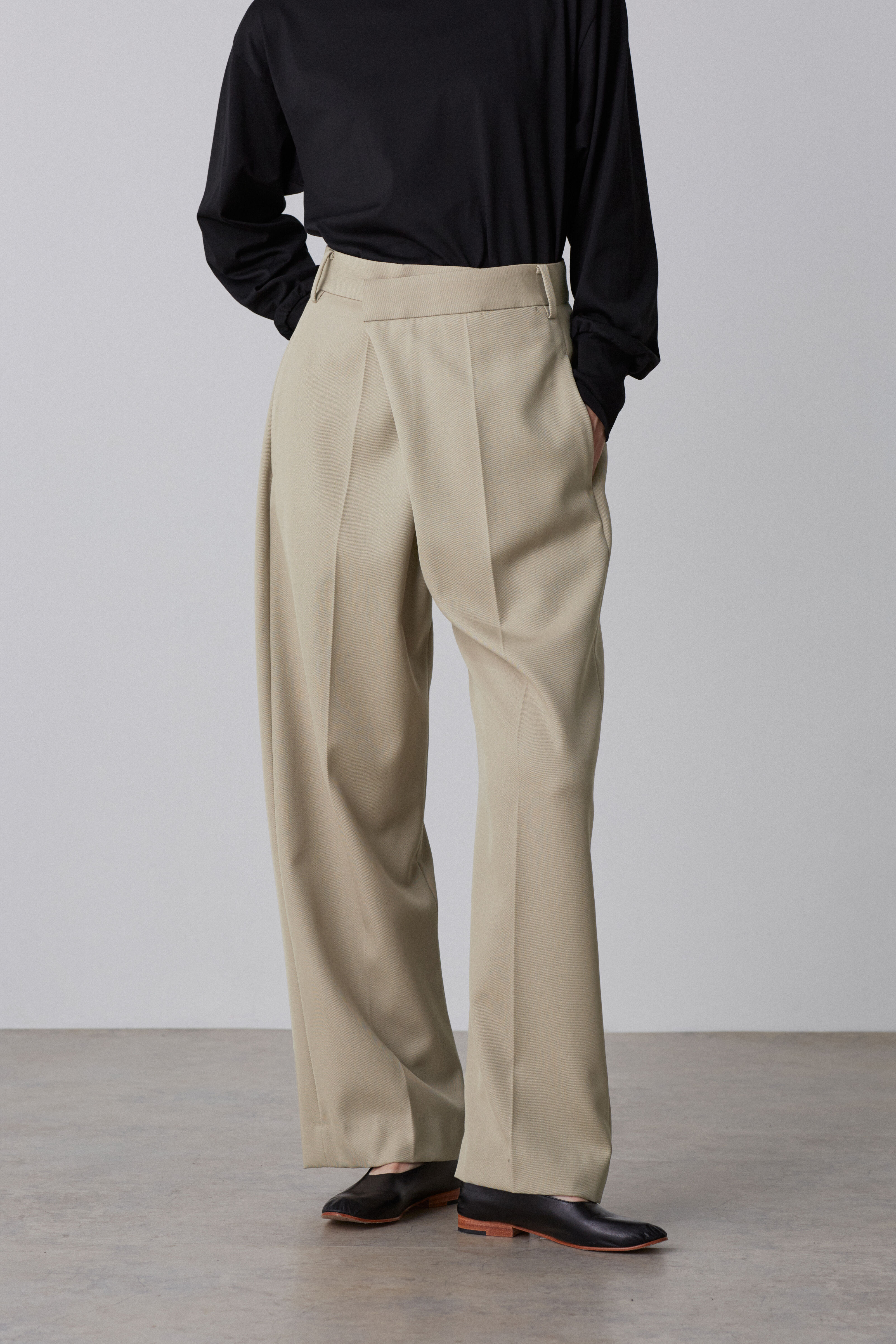 YLEVE 「YLEVE / WOOL SURGE TROUSERS」|その他|