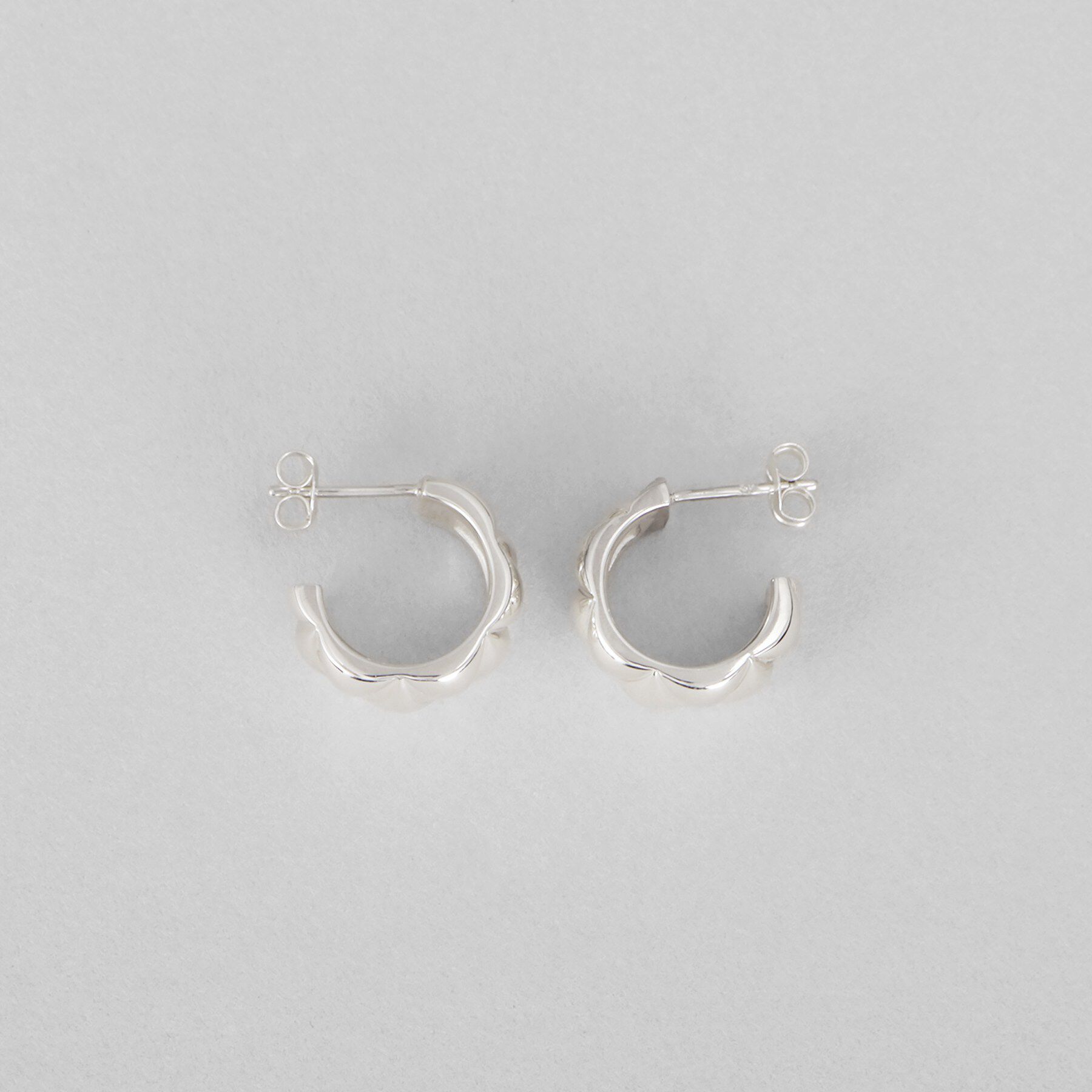 COCOSHNIK ONKITSCH「シルバー キルトフープピアス」|ピアス|