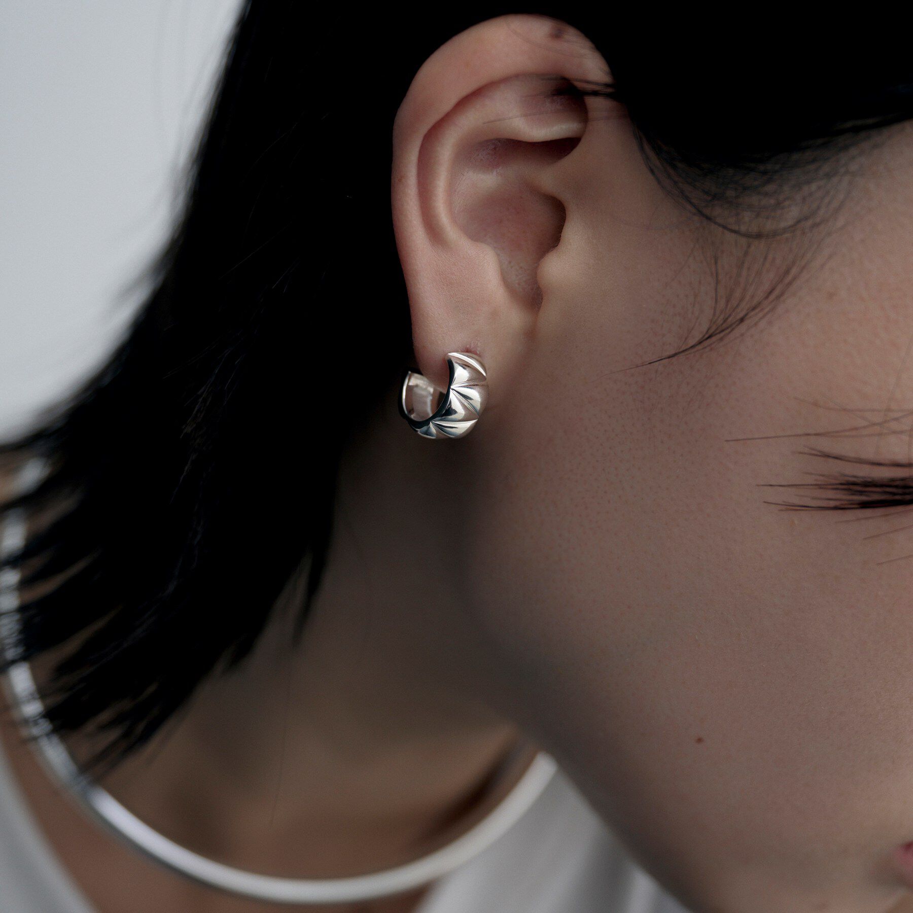 COCOSHNIK ONKITSCH「シルバー キルトフープピアス」|ピアス|