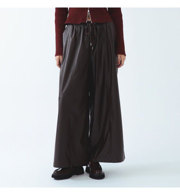 Ray BEAMS 「フェイクレザー ギャザー ワイドパンツ」|チノ|BROWN