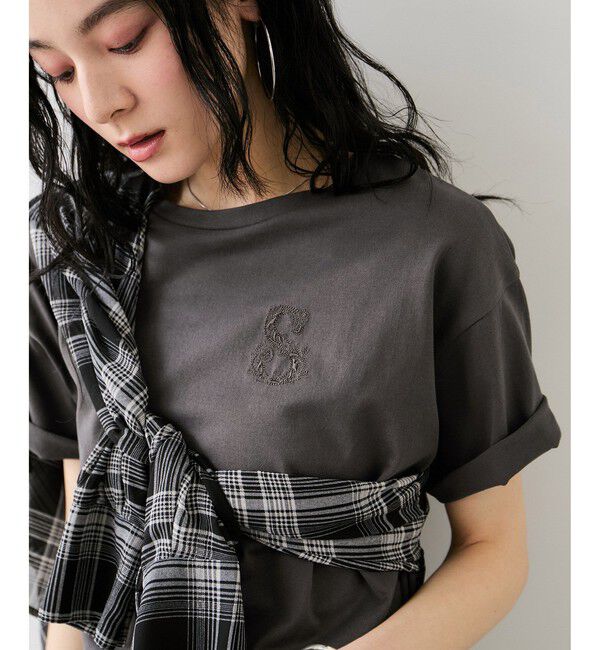 VIS「ボクシークロップド刺繍Tシャツ」|Tシャツ・カットソー|チャコール(06)