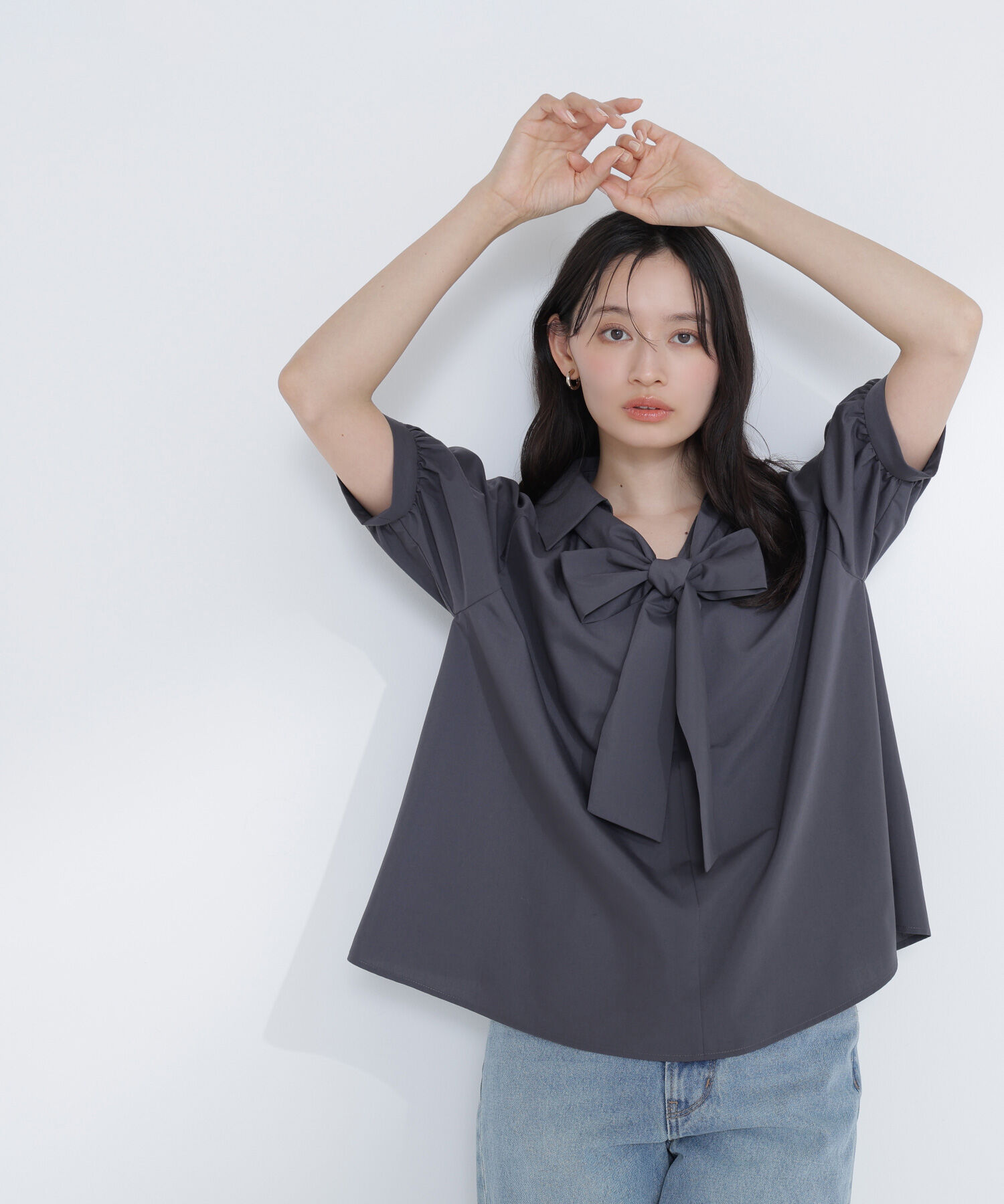  「＜Oggi.jp掲載＞スキッパーリボンタイブラウス半袖」|シャツ・ブラウス|