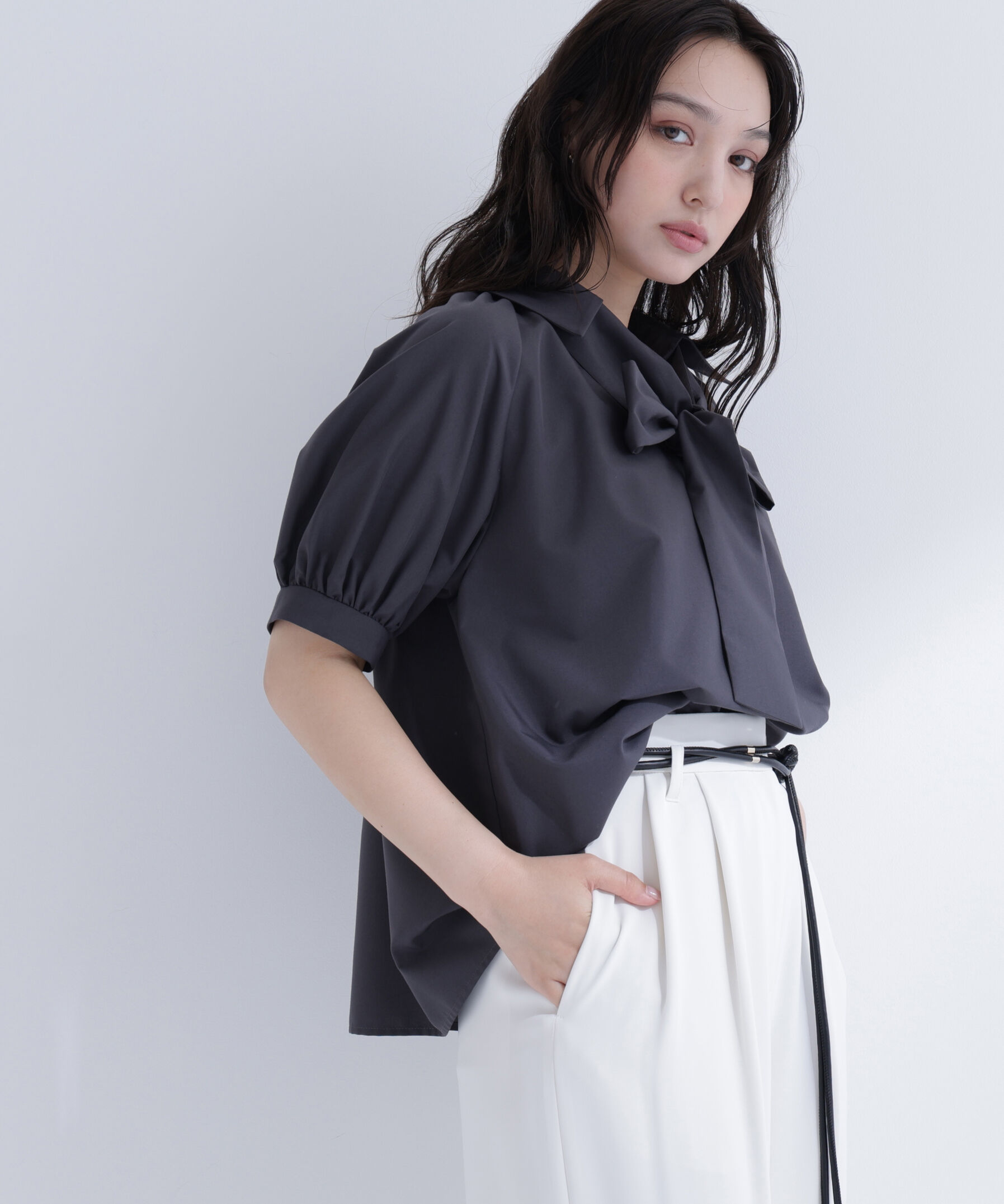  「＜Oggi.jp掲載＞スキッパーリボンタイブラウス半袖」|シャツ・ブラウス|