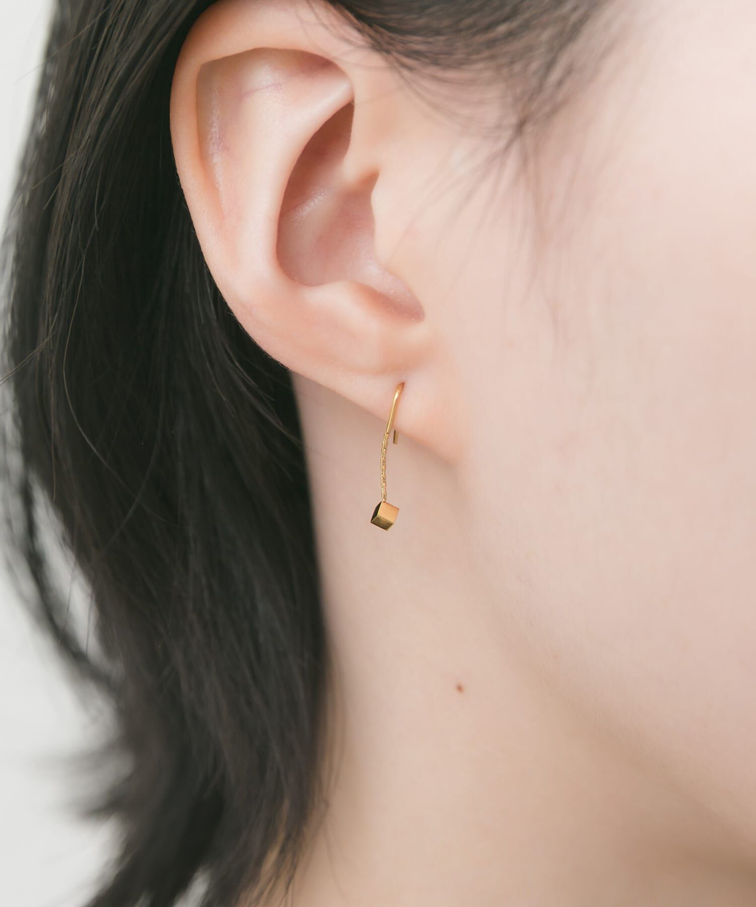 SMELLY「ステンレスミニマルキューブピアス」|ピアス|