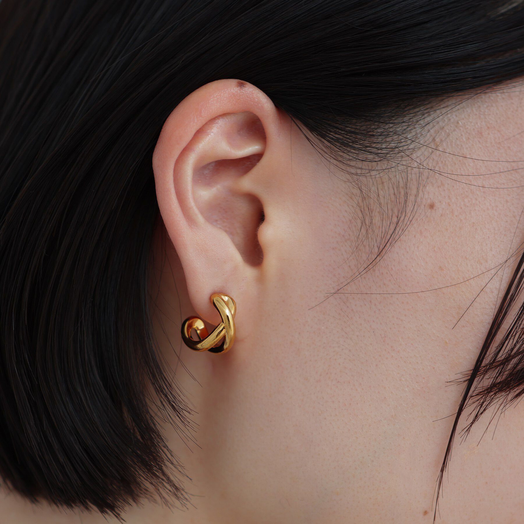 COCOSHNIK ONKITSCH「シルバー スモールフープ クロスループピアス GP」|ピアス|