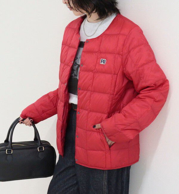 fredy emue「《別注》【TAION/タイオン】CREW NECK BUTTON DOWN JKT ダウンジャケット」|ダウン|レッド