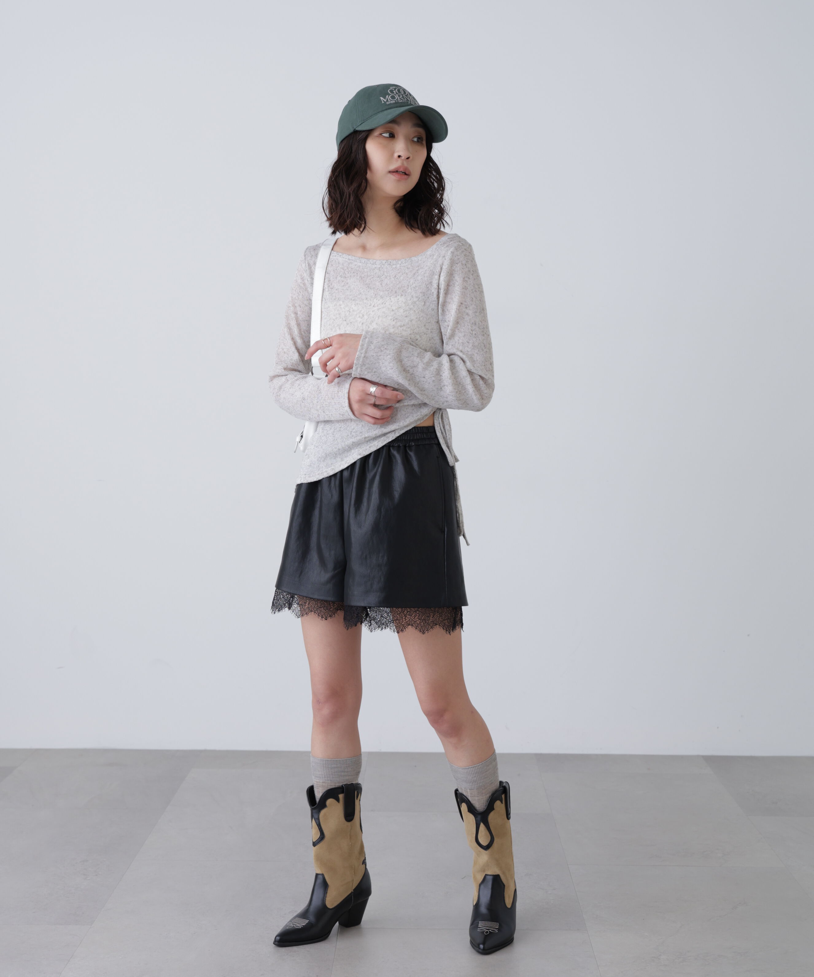  「レースレイヤードエコレザーショートパンツ」|その他|
