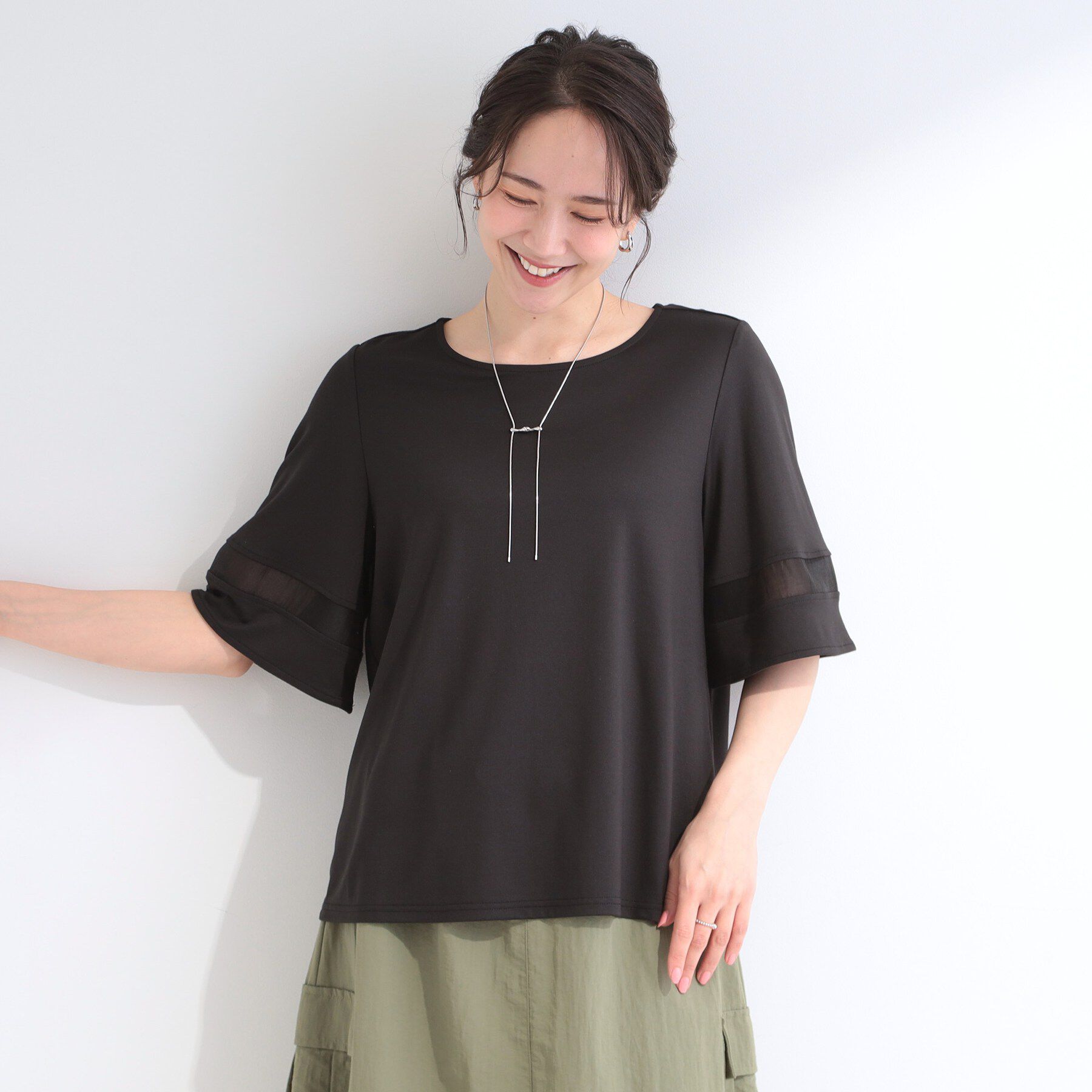 SHOO･LA･RUE「【洗濯機後しわになりにくい/S-LL】お袖のシアーで抜け感プラス 二の腕隠せるフレアスリーブトップス」|Tシャツ・カットソー|