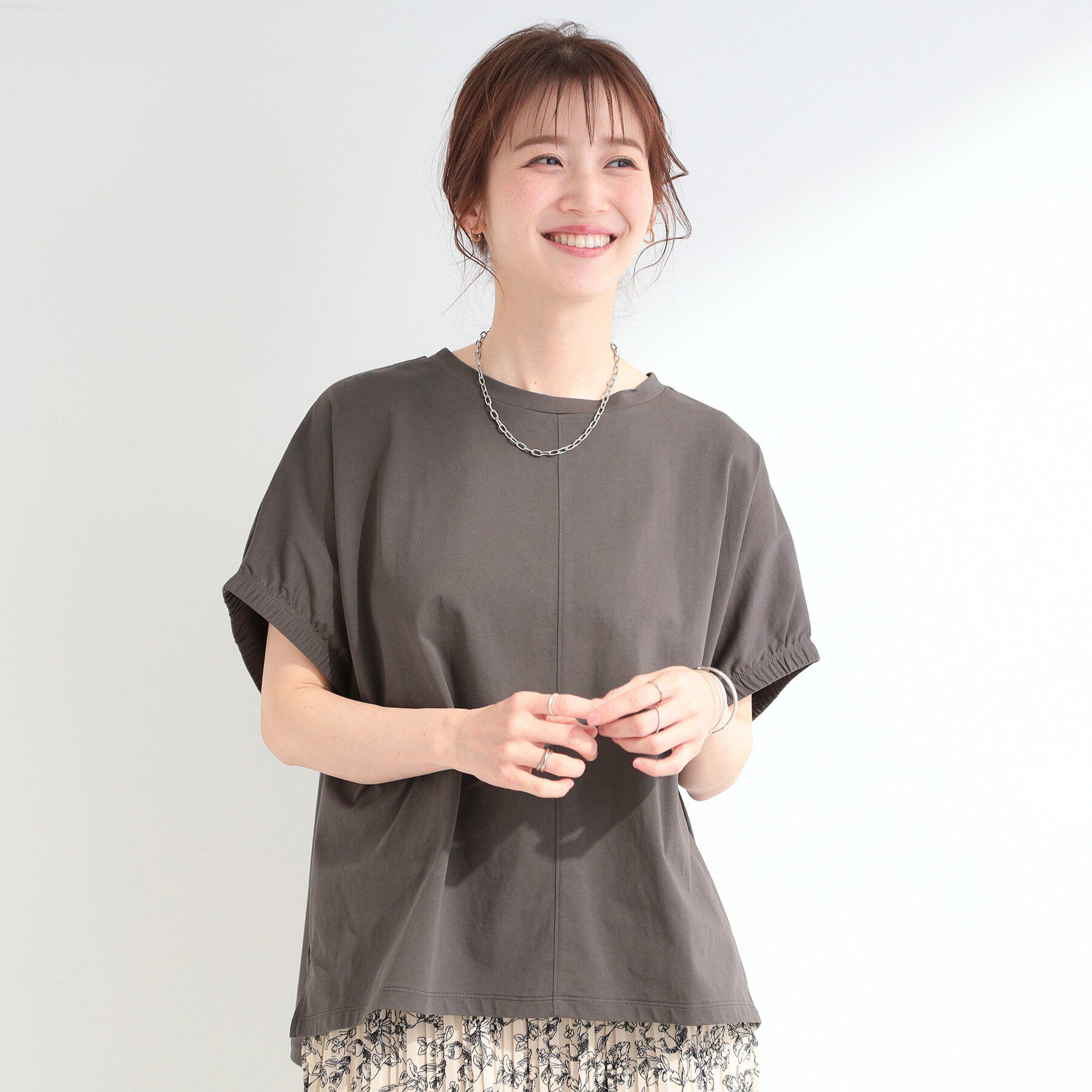 SHOO･LA･RUE「【洗濯機可】シンプルにこなれて見せる お袖ギャザードルマンTシャツ」|Tシャツ・カットソー|