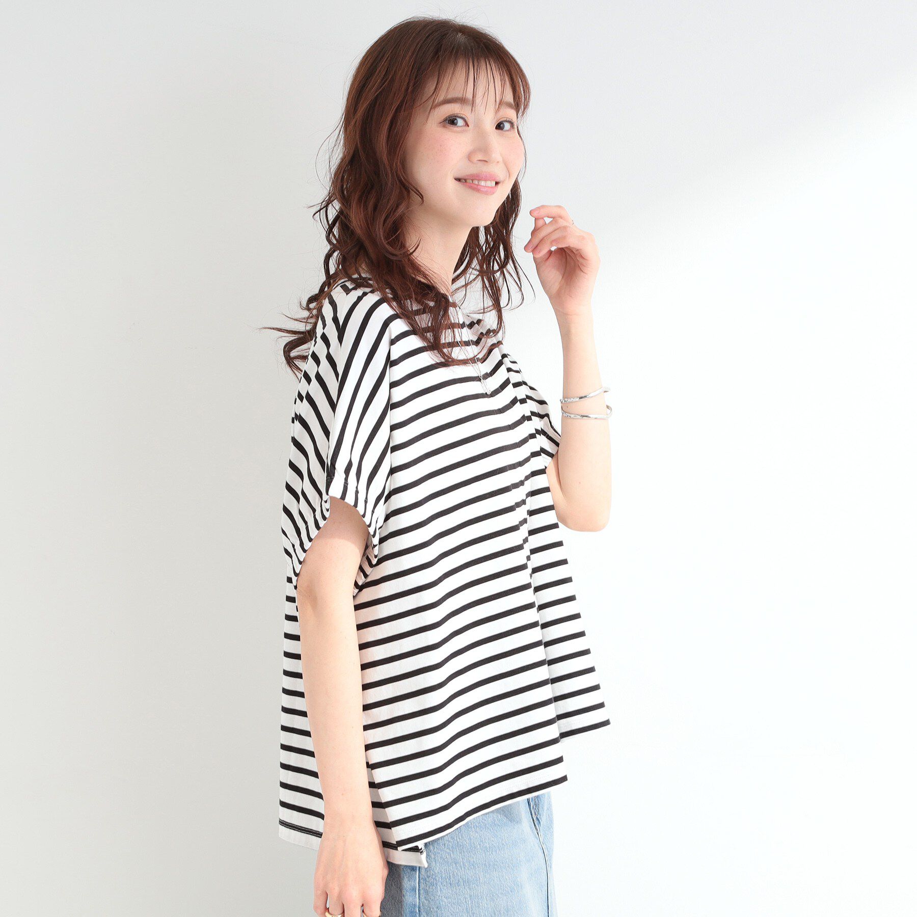 SHOO･LA･RUE「【洗濯機可】シンプルにこなれて見せる お袖ギャザードルマンTシャツ」|Tシャツ・カットソー|