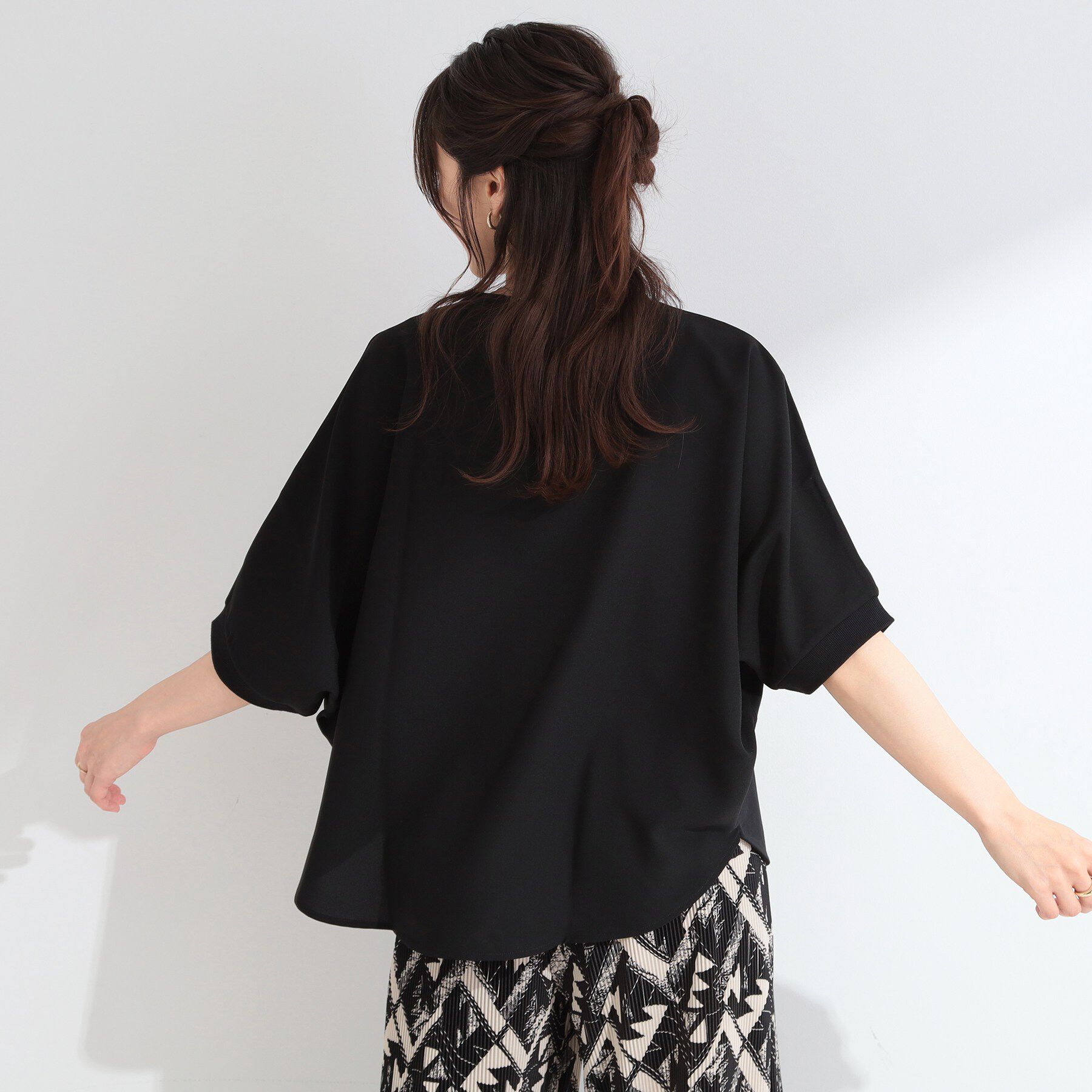 SHOO･LA･RUE「【体型カバー/洗濯機可】二の腕隠れる 前後切替ドルマンTシャツ」|Tシャツ・カットソー|