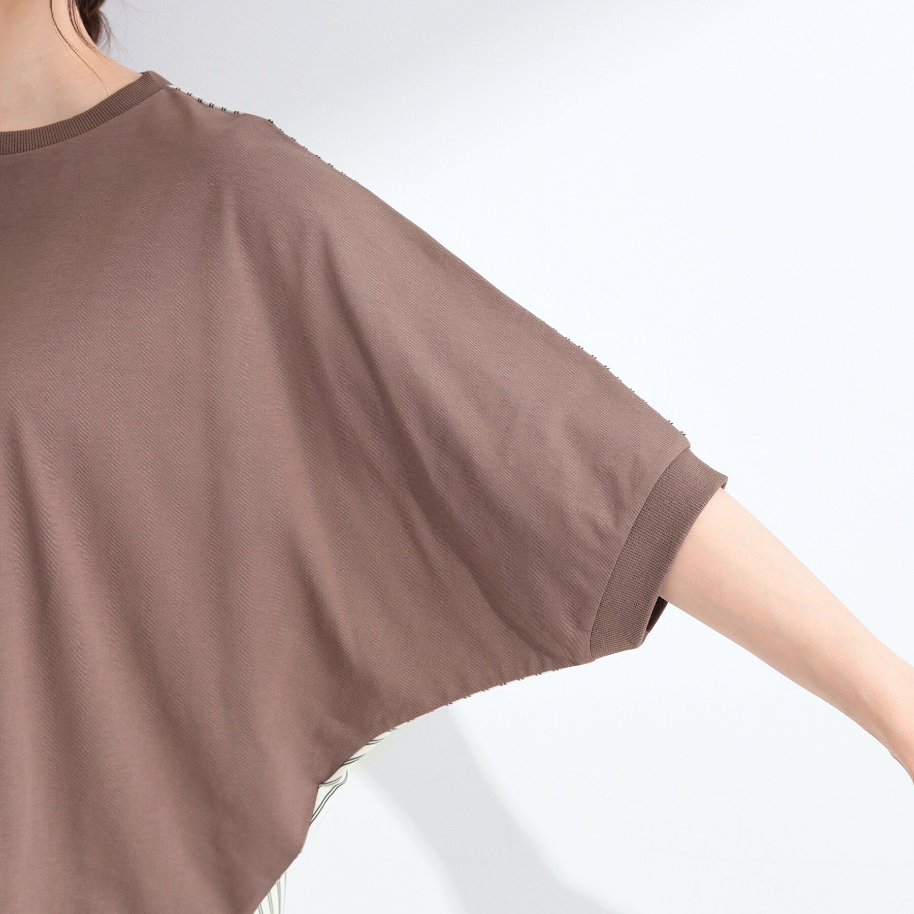 SHOO･LA･RUE「【体型カバー/洗濯機可】二の腕隠れる 前後切替ドルマンTシャツ」|Tシャツ・カットソー|