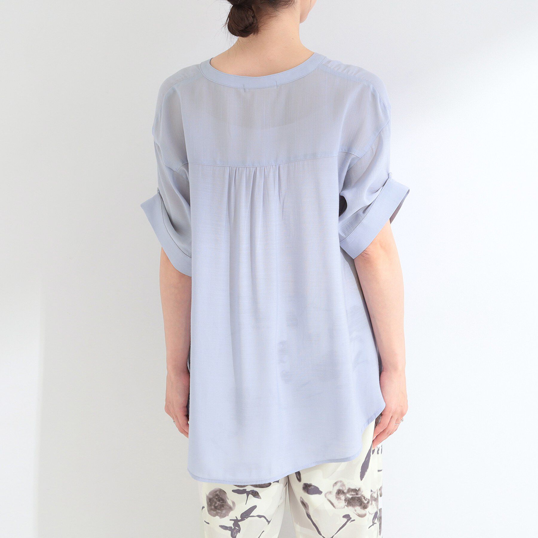 SHOO･LA･RUE「【UV/洗濯機可】お袖の長さが調整出来る シャーリングスキッパーブラウス」|シャツ・ブラウス|