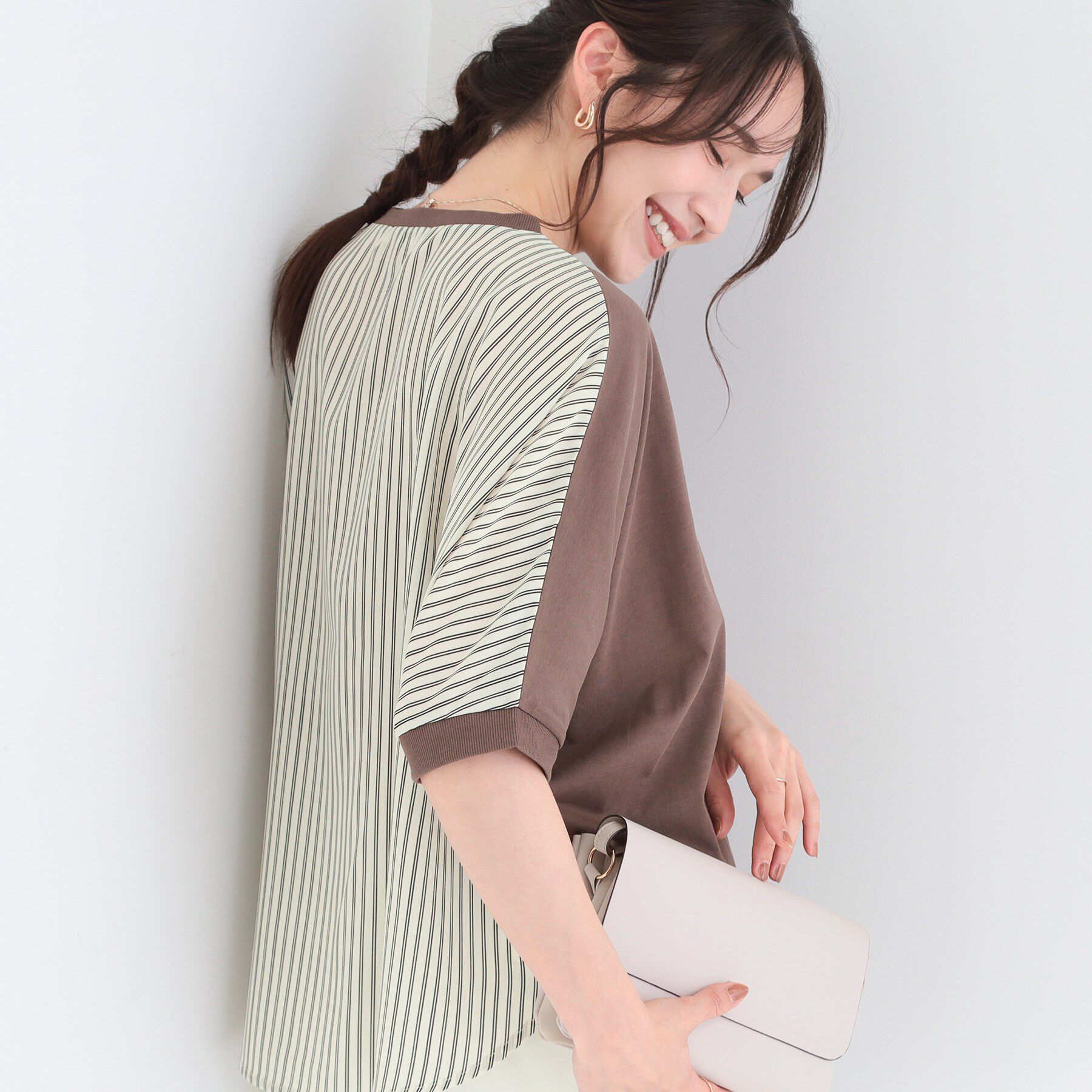 SHOO･LA･RUE「【体型カバー/洗濯機可】二の腕隠れる 前後切替ドルマンTシャツ」|Tシャツ・カットソー|ブラウン(343)